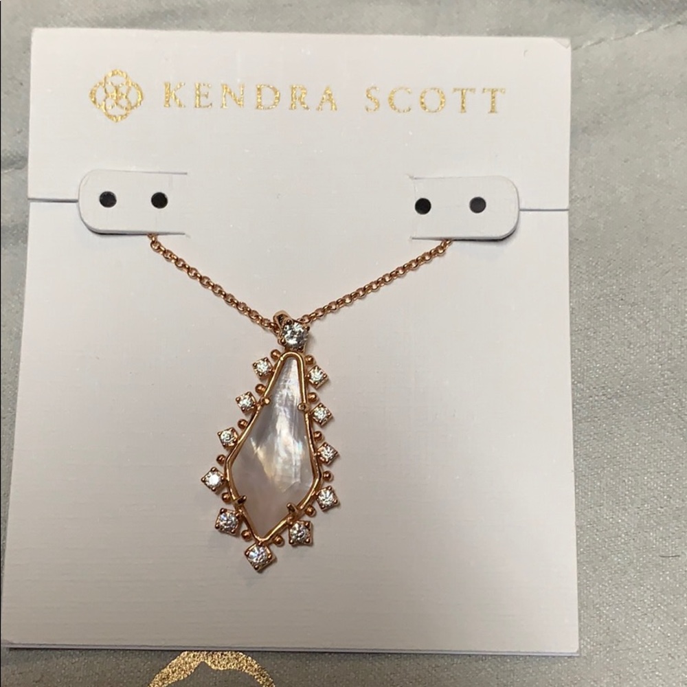 Shelly necklace